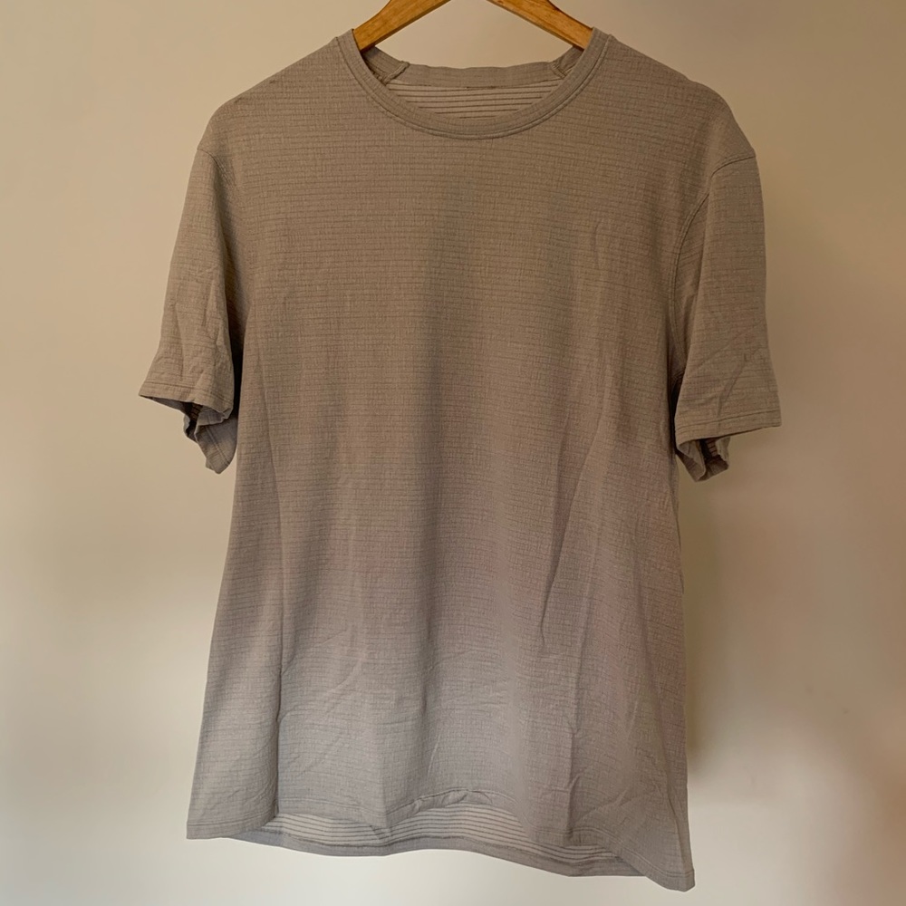 Lululemon t-shirt - Size L